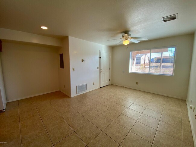 Building Photo - 8485 E Leigh Dr