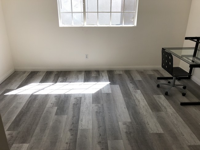 Bedroom (Desk not included) - 1914 Corinth Ave