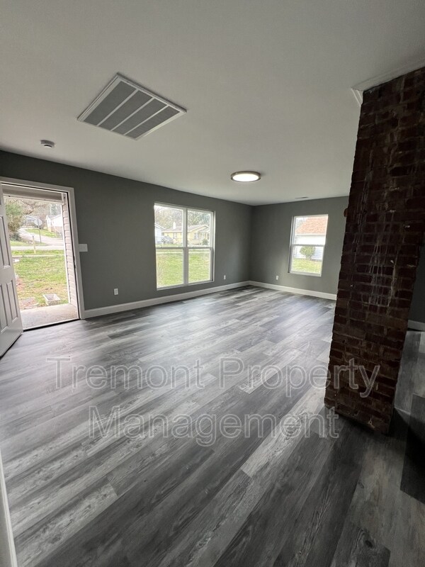 Building Photo - 1100 Tunnel Blvd