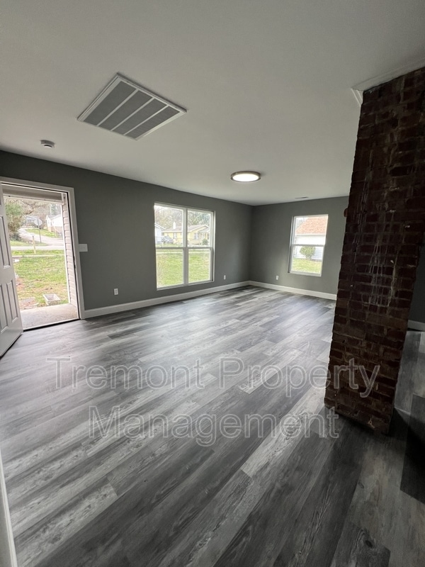 Foto del edificio - 1100 Tunnel Blvd