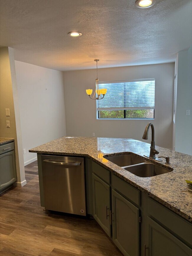 Building Photo - Unfurnished - 1 Year Rental