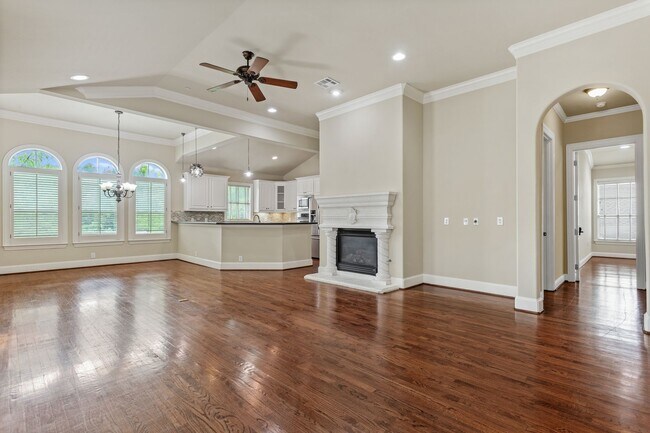 Foto del edificio - Luxury Highland Park Condo with gas and water