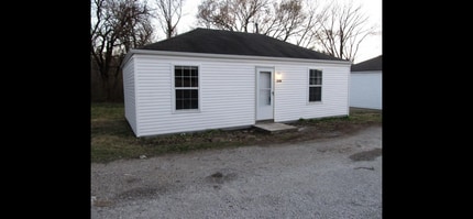 Building Photo - 10706 Hickman Mills Dr