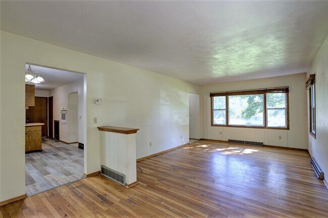 Foto del edificio - 6404 Camp Phillips Rd