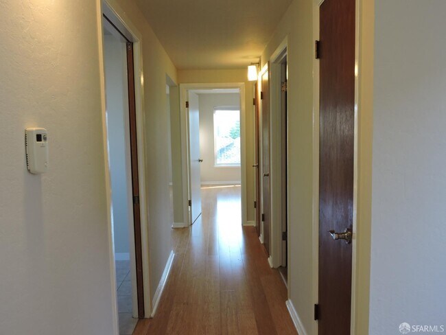 Foto del edificio - 373 Duncan St