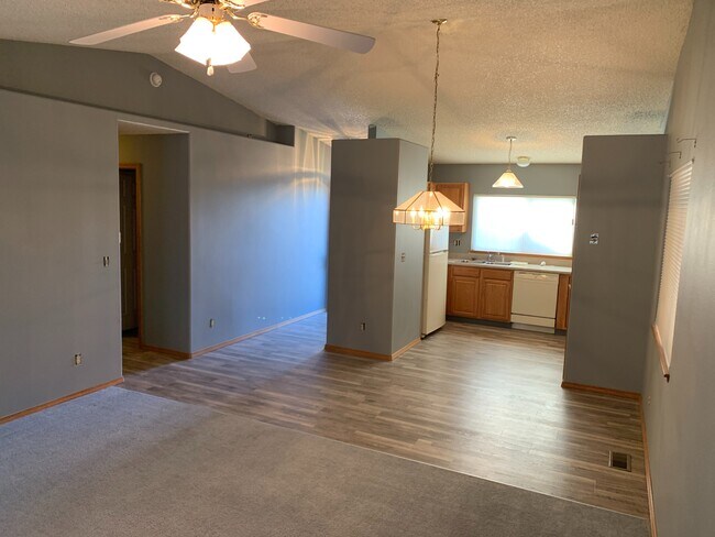 Foto del edificio - 5375 Butterfield Dr