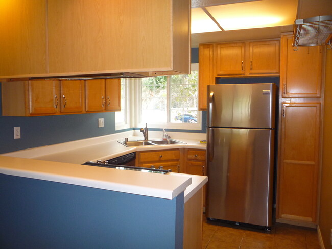 Building Photo - Beautiful 2 Bedroom 2-bathroom home in Pac...