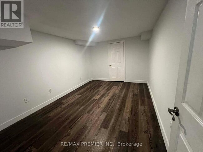 Building Photo - 118 Solway Ave
