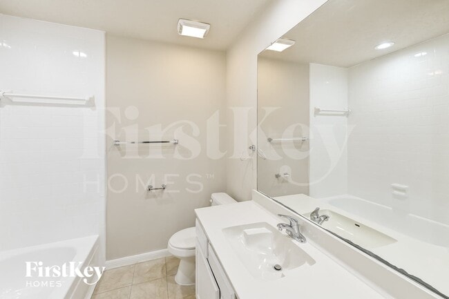 Building Photo - 3805 Redbud Dr