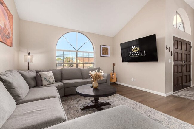 Foto del edificio - 613 W Summit Pl