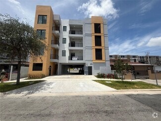 Building Photo - 879 E 24th St