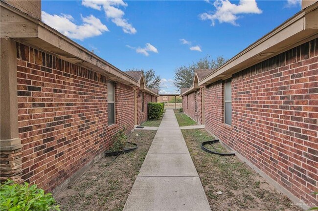 Foto del edificio - 6 Baltic Ave