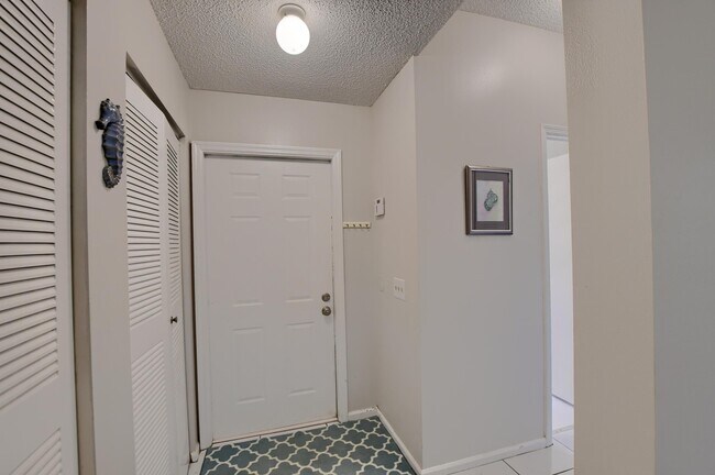 Building Photo - 6563 Via Regina