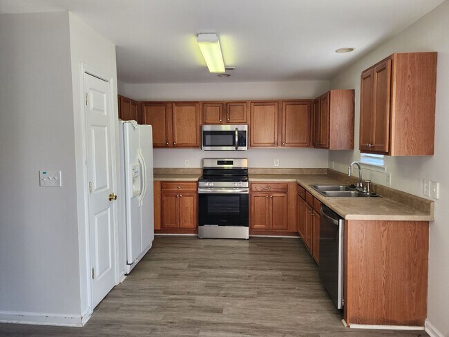 Building Photo - Single Family Home!