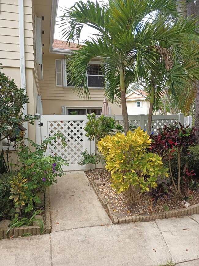 Foto del edificio - 8140 Bridgewater Ct