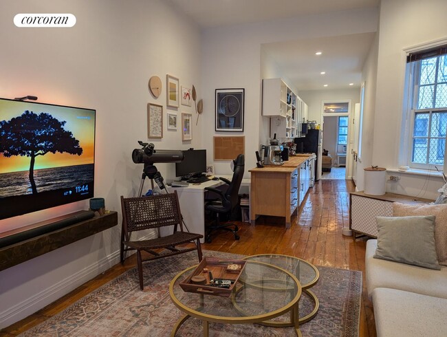 Foto del edificio - 236 E 6th St