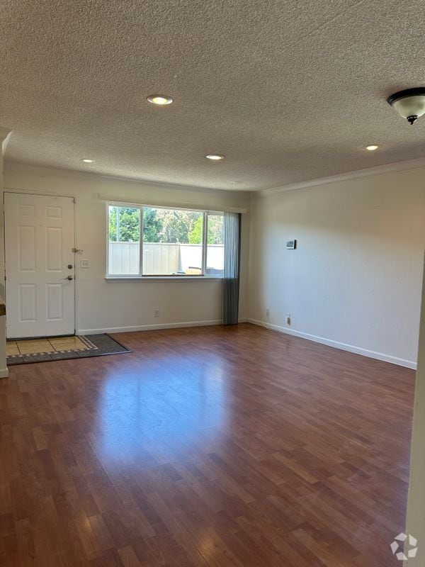 Building Photo - 2615 Rutgers Ln
