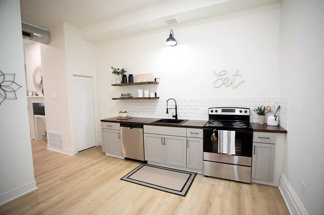 Foto del edificio - 401 Leonard St NE