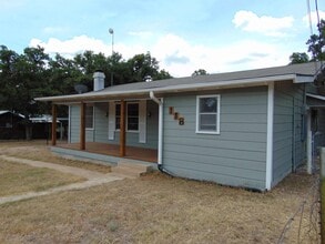 Building Photo - 118 E Pine Dr