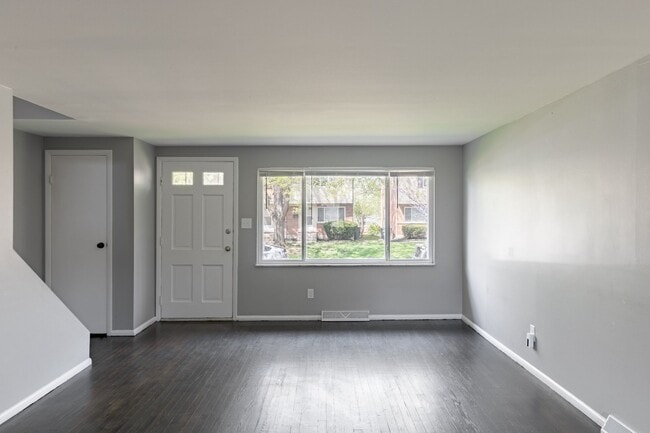 Building Photo - 4944 Fairway Ct