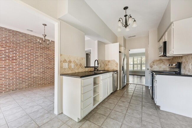 Building Photo - 3809 Wakeforest St