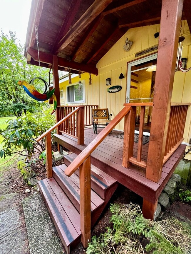 Building Photo - Well Maintained, Cozy, Furnished, Hansville Home on 3/4 Acre Lot!