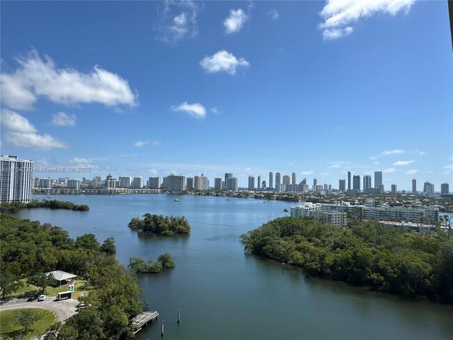 Foto del edificio - 16385 Biscayne Blvd