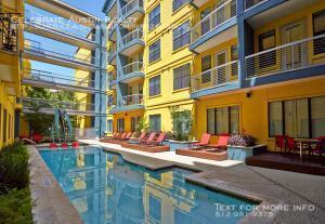 Building Photo - Crescent