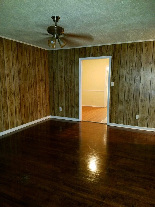 Foto del edificio - 5911 Belmont Rd.