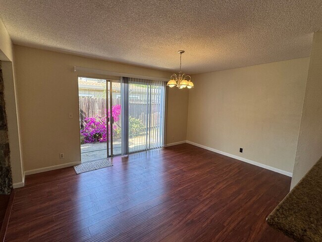 Foto del edificio - Duplex for Rent – Citrus Heights, CA