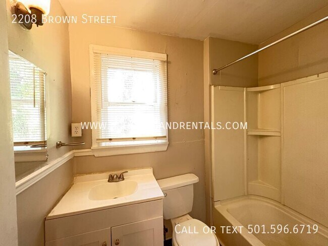 Foto del edificio - 2208 Brown St