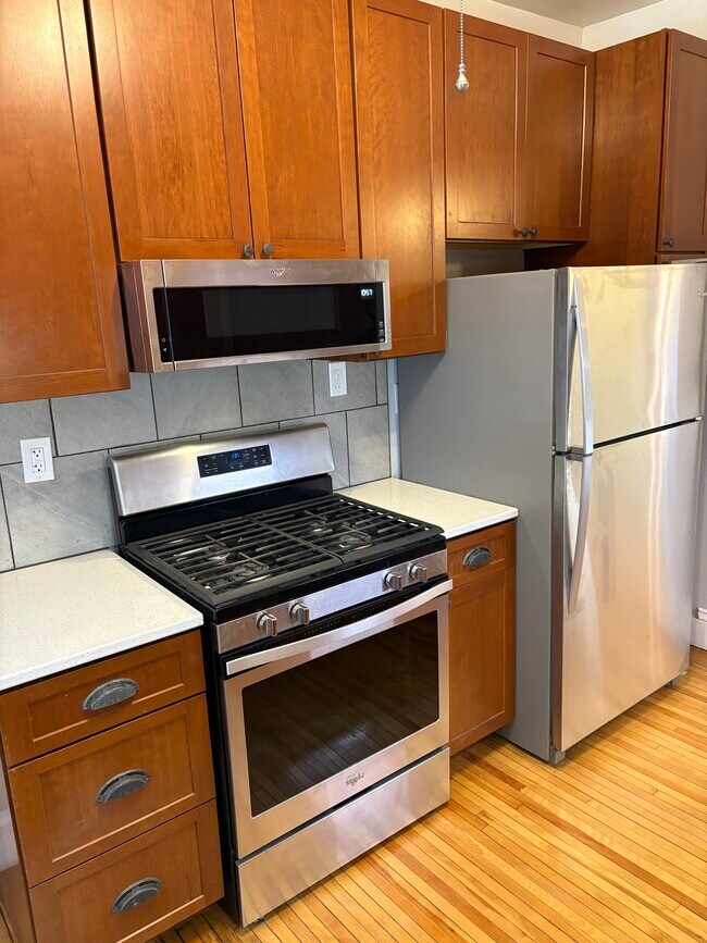 Building Photo - 509 W 22nd St