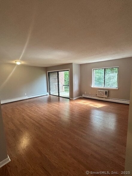 Foto del edificio - 925 High Path Rd