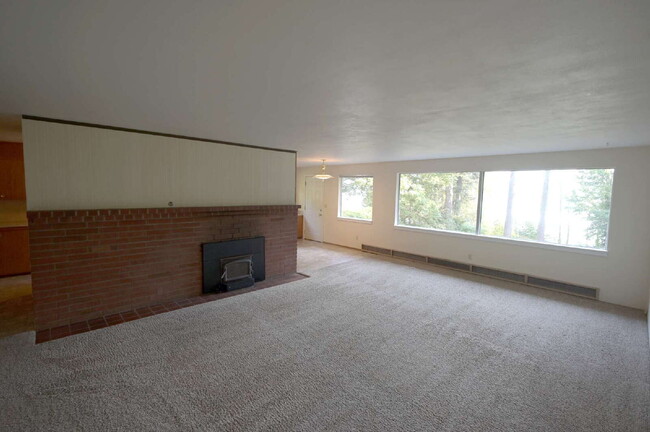 Building Photo - 2 bed 1 bath waterfront home, in Sequim