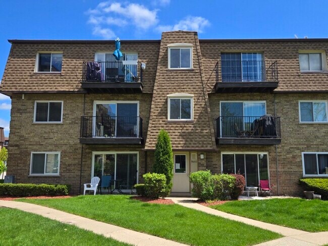 Foto del edificio - 9430 Bay Colony Dr