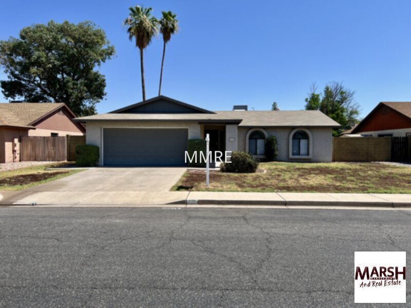 Foto principal - Great 3 bedroom home with large back yard ...