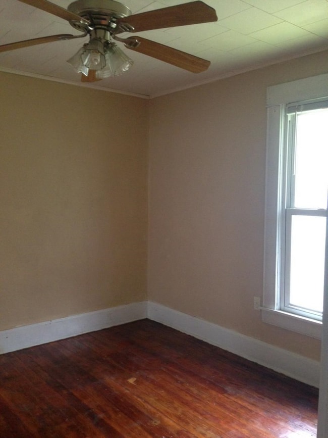 Building Photo - Nice 2 bedroom 1 bath home