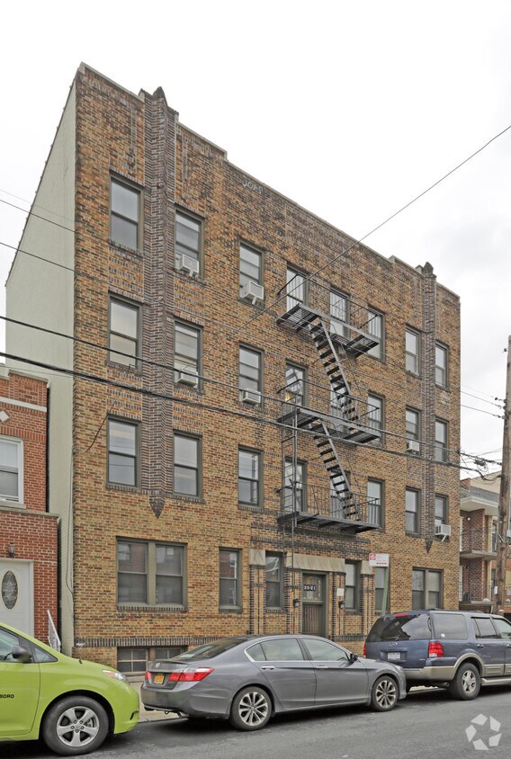 Building Photo - 3521 32nd St