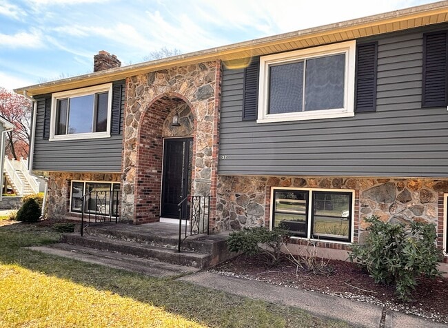 Building Photo - 37 Woodmont Dr