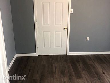 Foto del edificio - 2 br, 1 bath House - 500 E Stanolind Rd