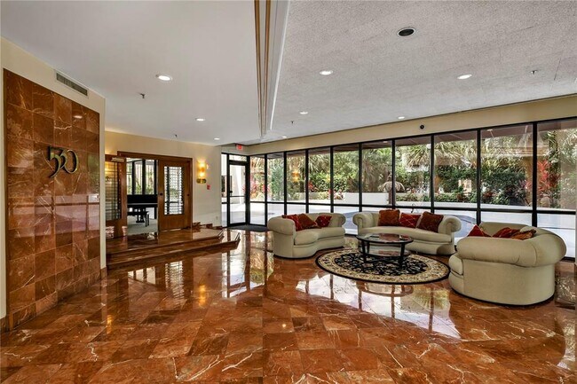 Foto del edificio - 530 E Central Blvd