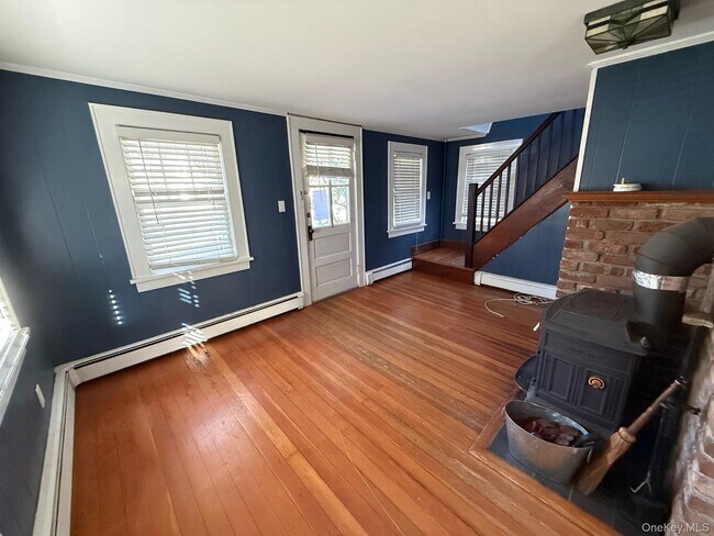 Foto del edificio - 182 Maple Hill Rd