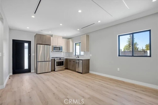 Foto principal - 20524 Sherman Way