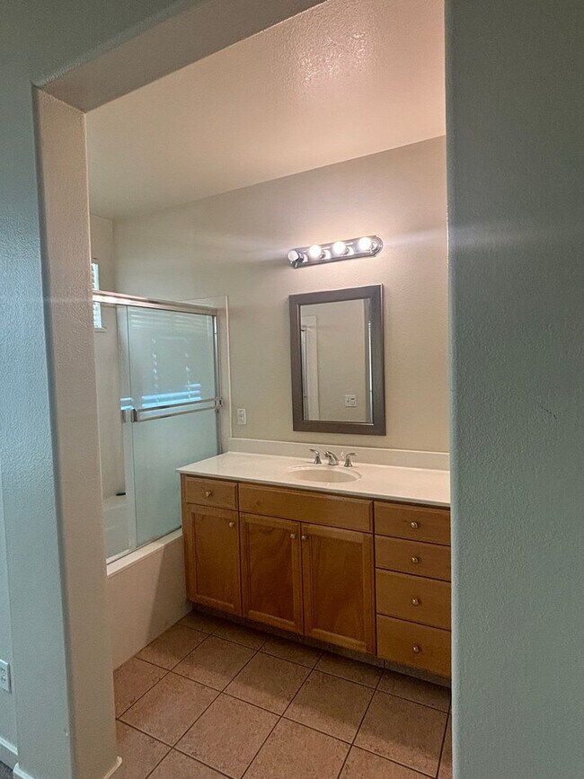 Foto del edificio - A Must see!  Apply to schedule viewing