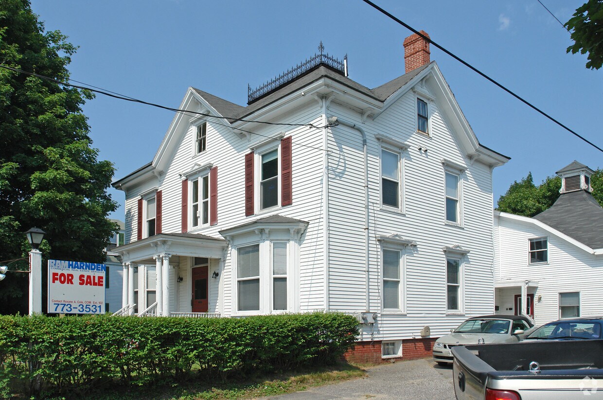 Building Photo - 741 Main St