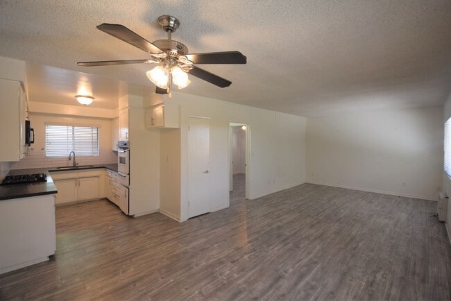 Foto del edificio - 5455 Bellingham Ave