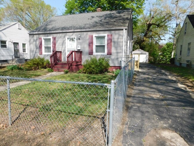 Building Photo - 2 Bedroom - Quiet Area - Garage & Full Bas...