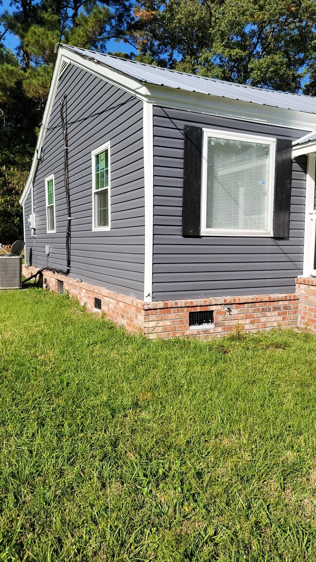 Building Photo - 5427 Pennsylvania Dr
