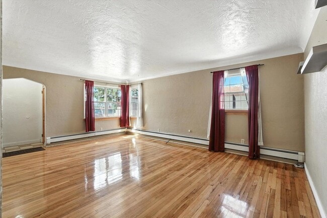 Building Photo - 1632 Columbia Dr SE