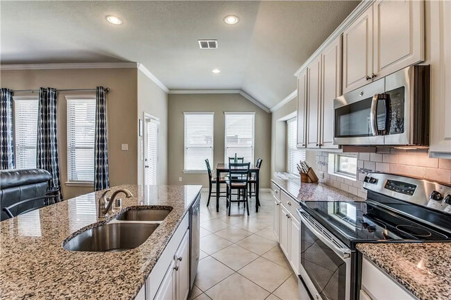 Foto del edificio - 16204 Stillhouse Hollow Ct